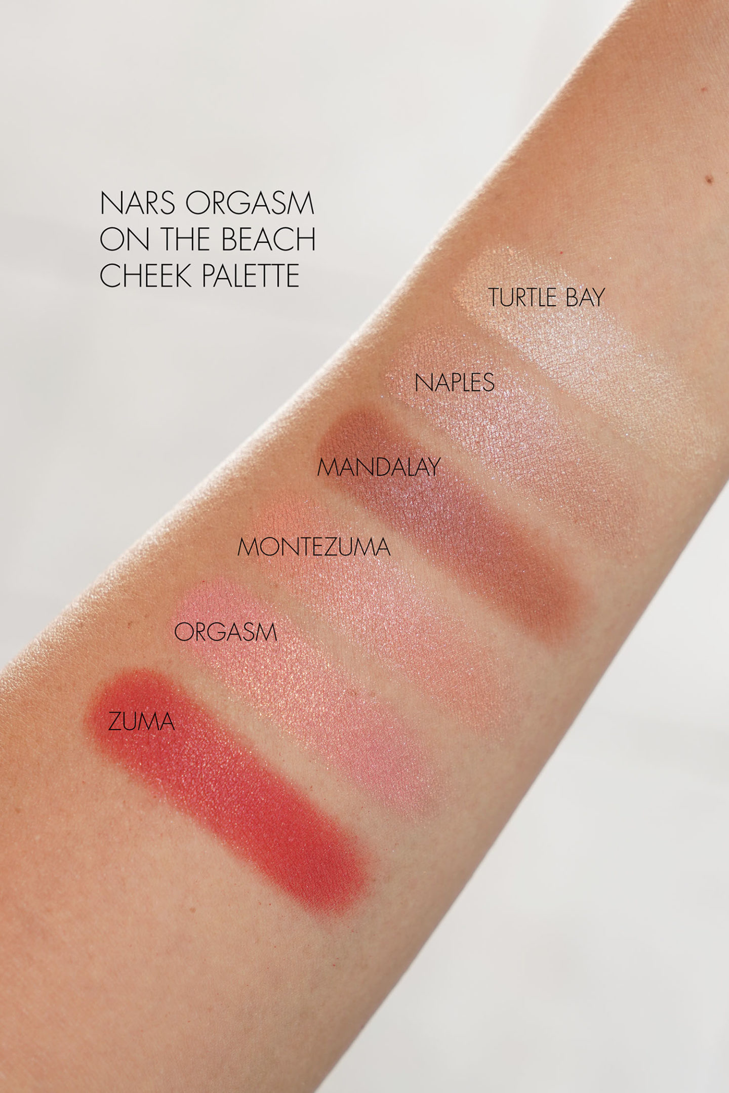Échantillons de la palette Orgasme sur la plage de NARS