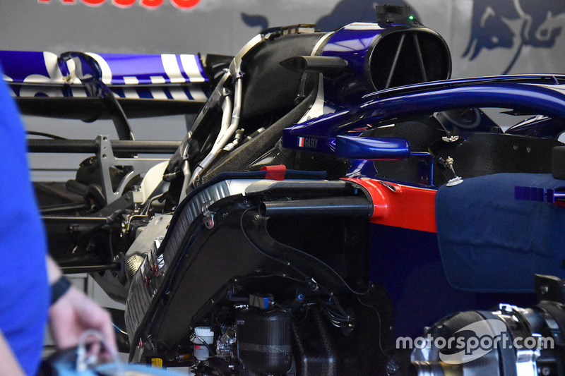 Arrière Scuderia Toro Rosso STR13