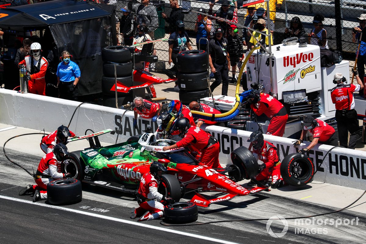 Santino Ferrucci et Rahal Letterman Lanigan Racing Honda se dirigent vers la sixième place de l'Indy 500 du mois dernier. 