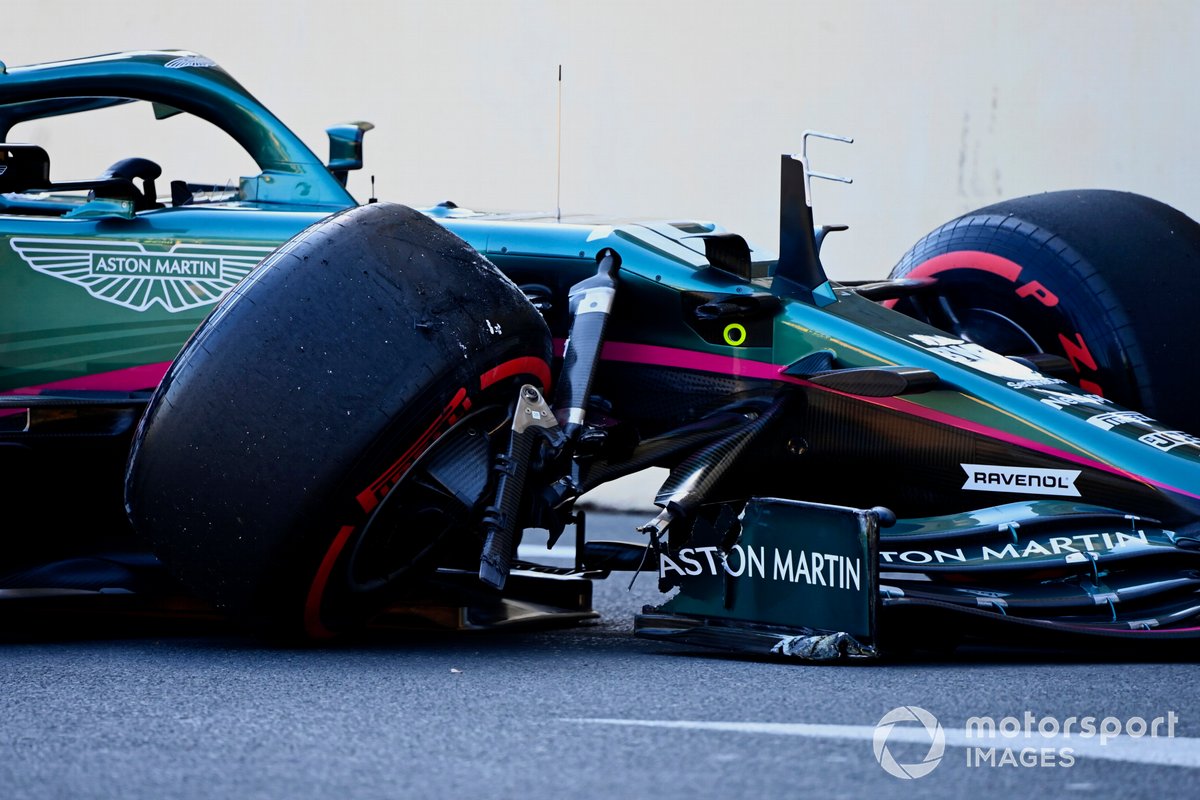 La voiture accidentée de Lance Stroll, Aston Martin AMR21