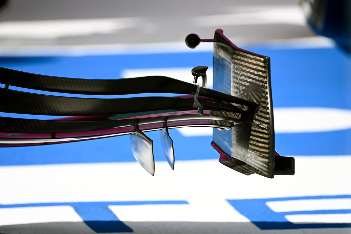 Détail de l'aile avant de l'Aston Martin AMR21