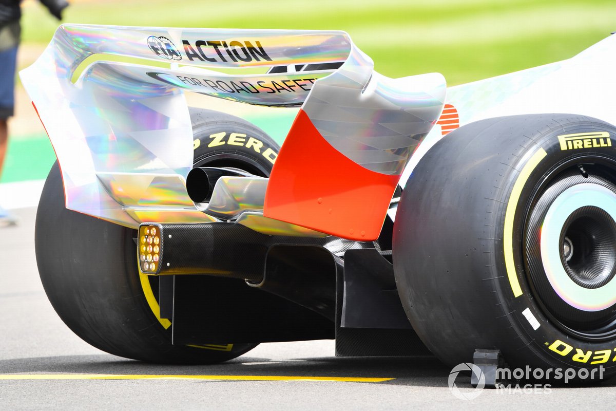 L'événement de lancement de voiture de Formule 1 2022 sur la grille de Silverstone.  Détail aileron arrière et diffuseur