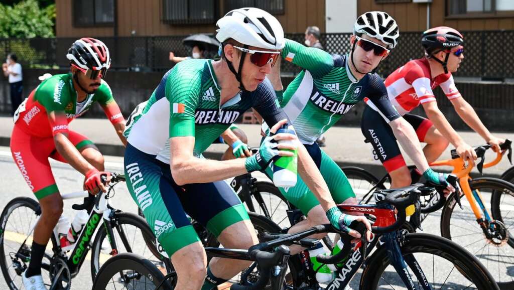 Déception après que le défi irlandais s’estompe tard alors que Richard Carapaz remporte l’or pour l’Équateur dans la course olympique sur route