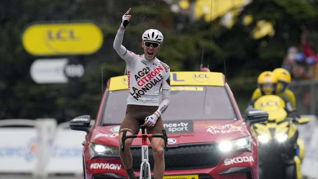 Tadej Pogocar conserve la tête du Tour de France alors que Ben O’Connor remporte la neuvième étape
