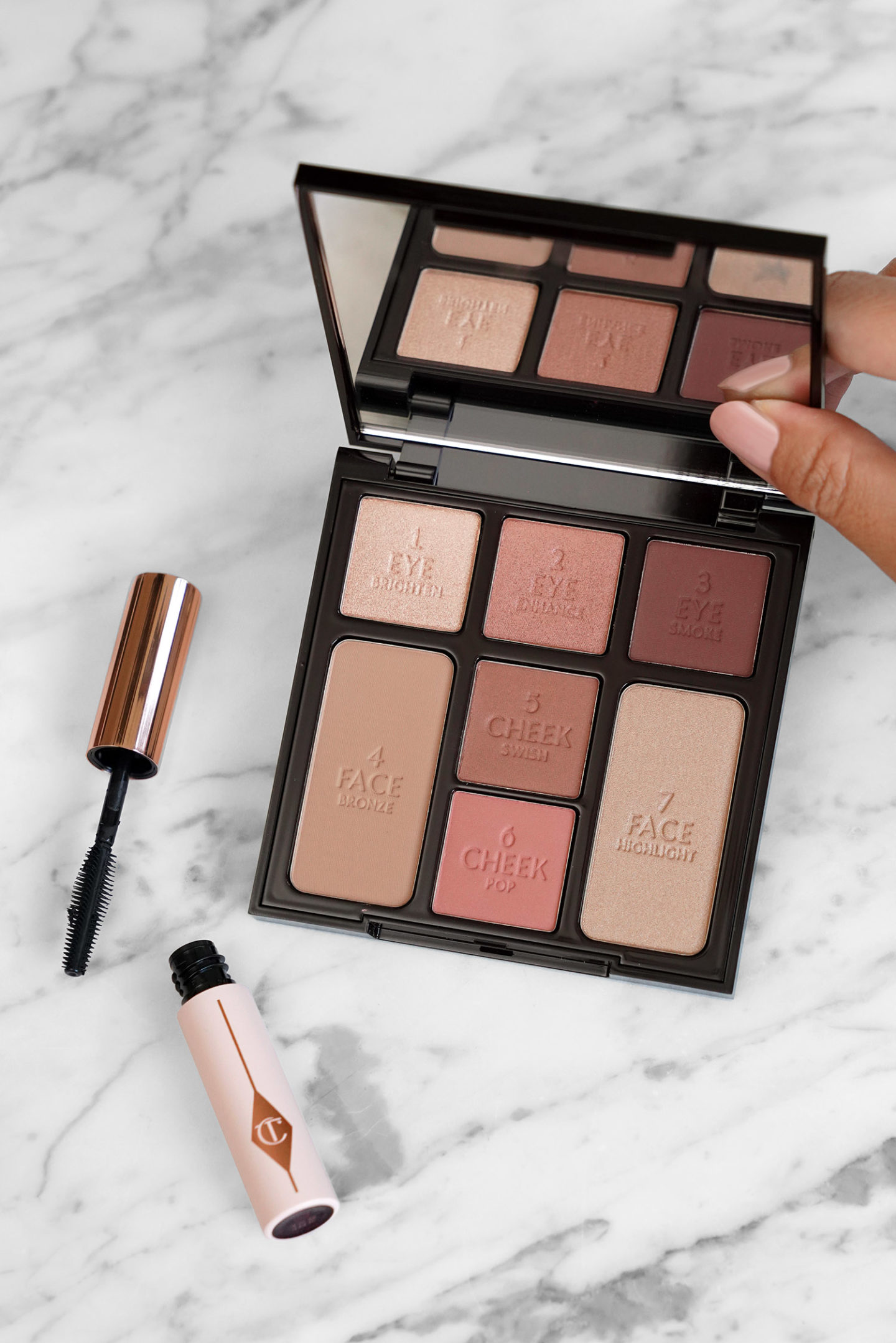 Charlotte Tilbury Sunset Dreamscape Ensemble de palettes pour le visage et les yeux 