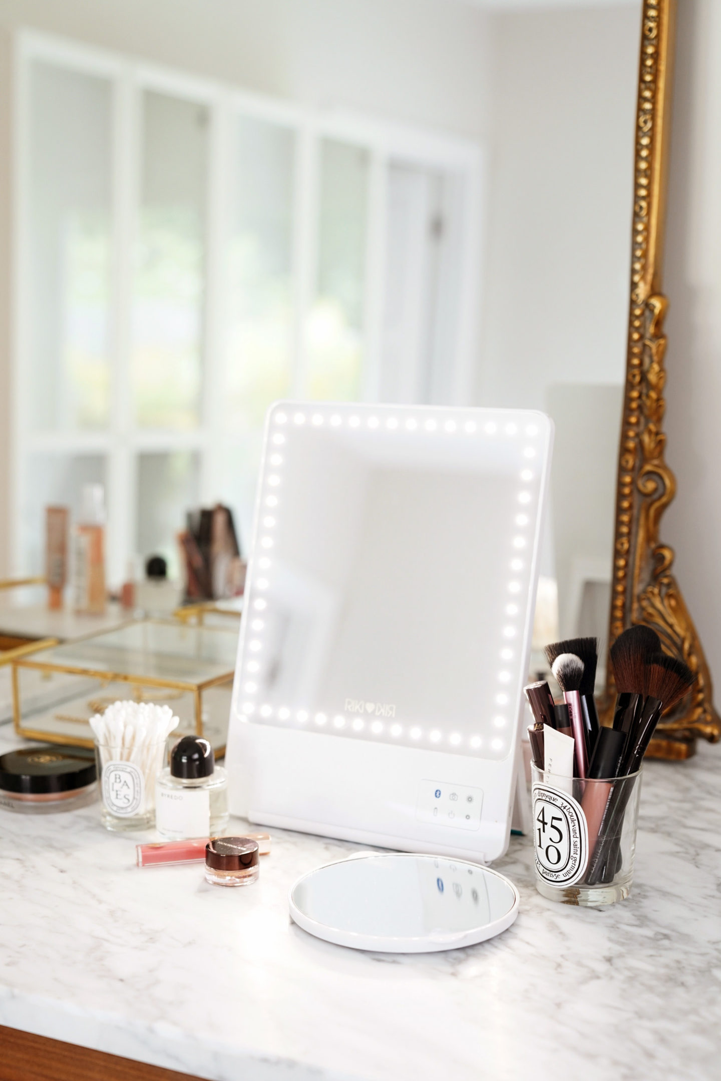Avis sur Riki Skinny Vanity Mirror via The Beauty Look Book