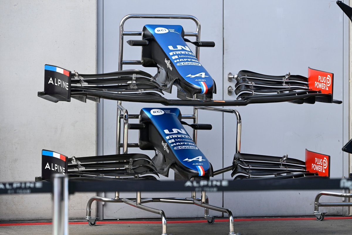 Détail du nez et de l'aile avant de l'Alpine A521