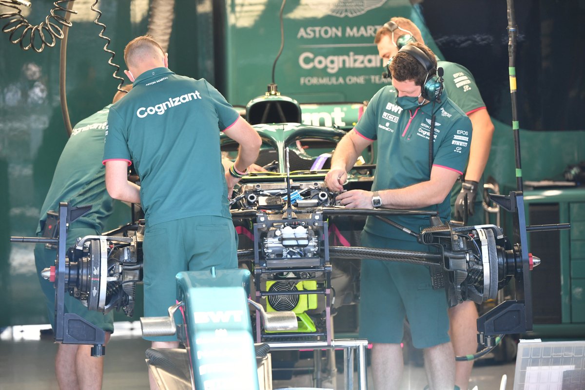 Détail avant de l'Aston Martin AMR21