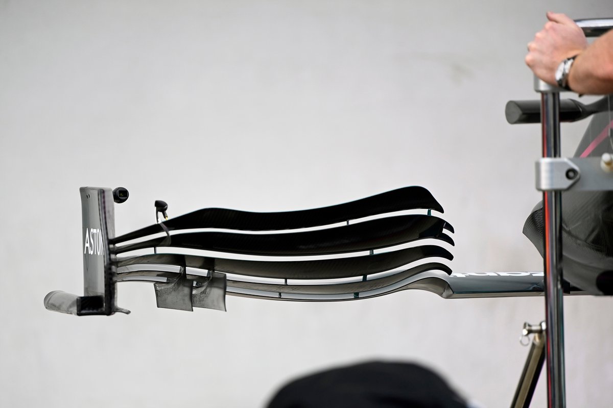 Détail de l'aile avant de l'Aston Martin AMR21