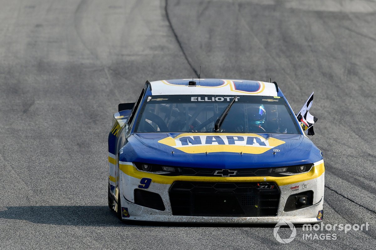 Chase Elliott, Hendrick Motorsports, Chevrolet Camaro NAPA Auto Parts célèbre sa victoire