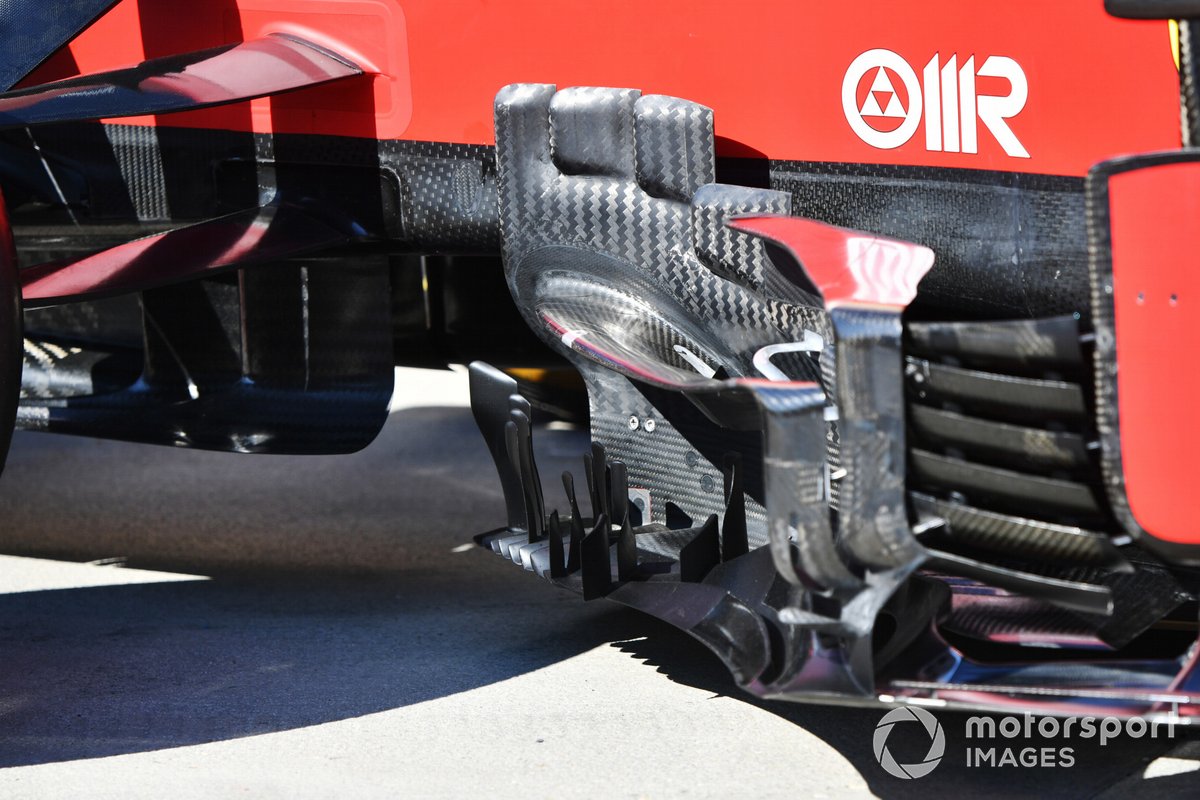 Détail de la planche de barge Ferrari SF21