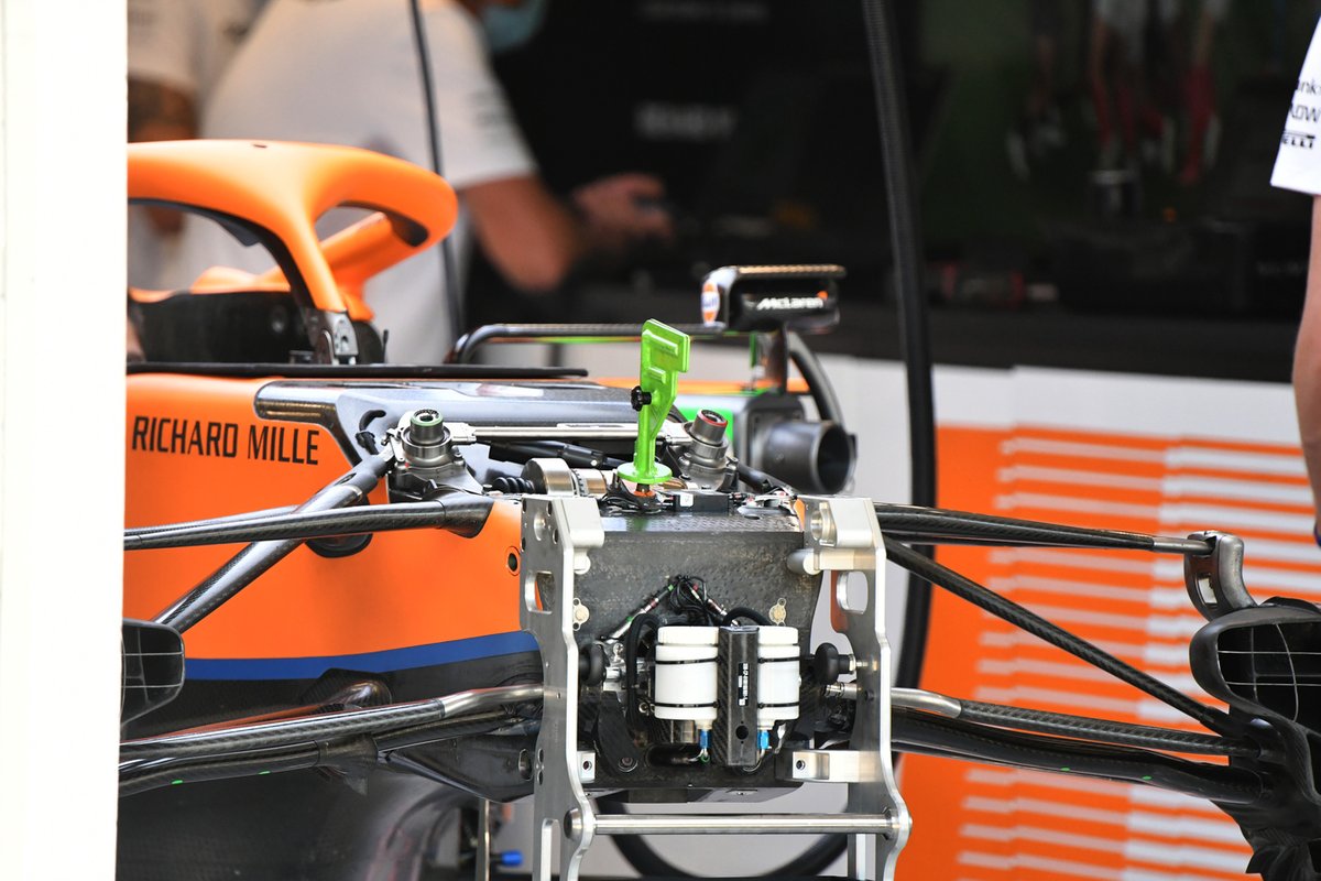 Détail avant de la McLaren MCL35M