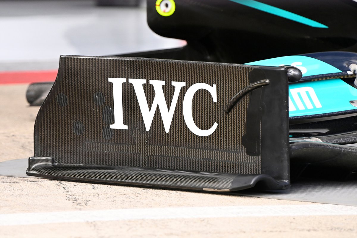 Détail de l'aile avant de la Mercedes W12