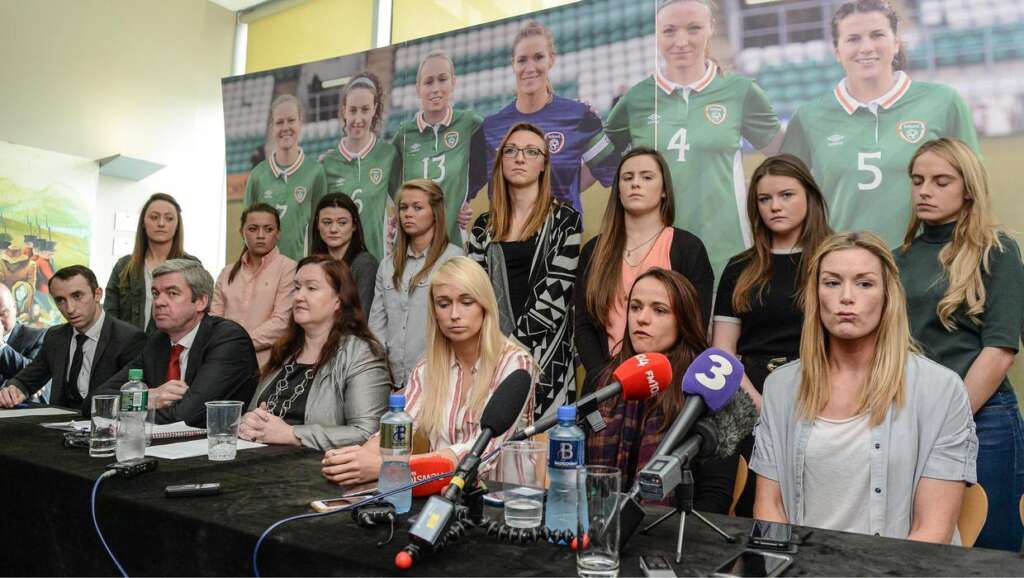 L’accord salarial de la FAI est un jalon, mais le combat des femmes pour un traitement équitable dans le football est loin d’être terminé