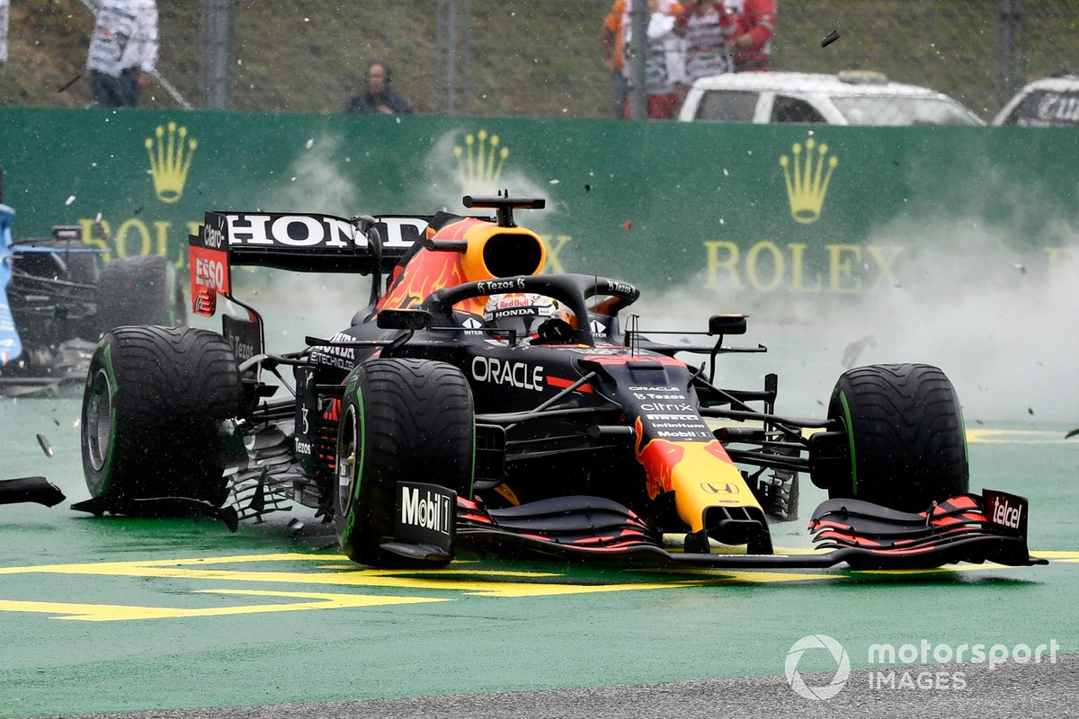Max Verstappen, Red Bull Racing RB16B après l'accident
