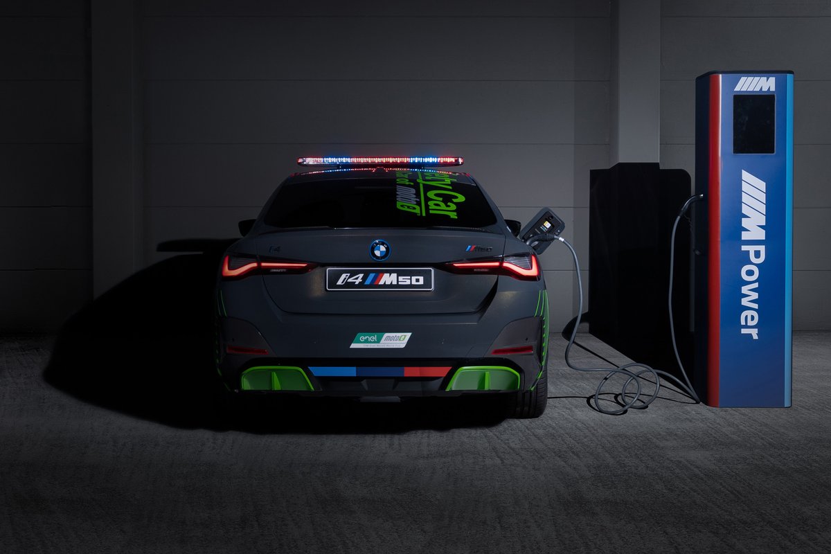 Voiture de sécurité BMW i4 M50