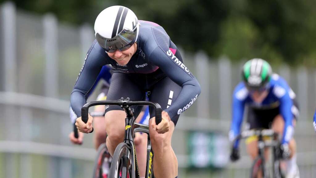 Orla Walsh reste en tête du peloton avec un triplé du National Track Cycling
