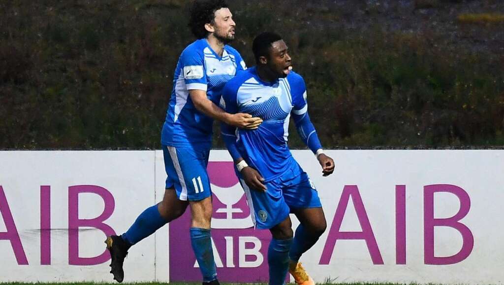 Le triplé de Tunde Owolabi pour Harps étourdit les Saints en quête de titre