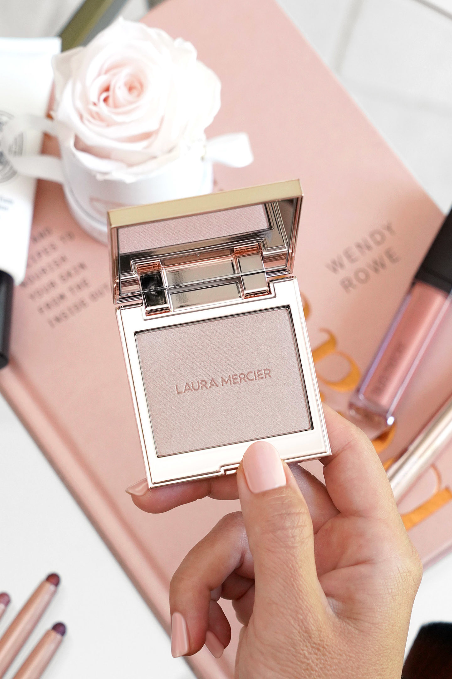 Poudre illuminatrice Laura Mercier en Rose Glow 
