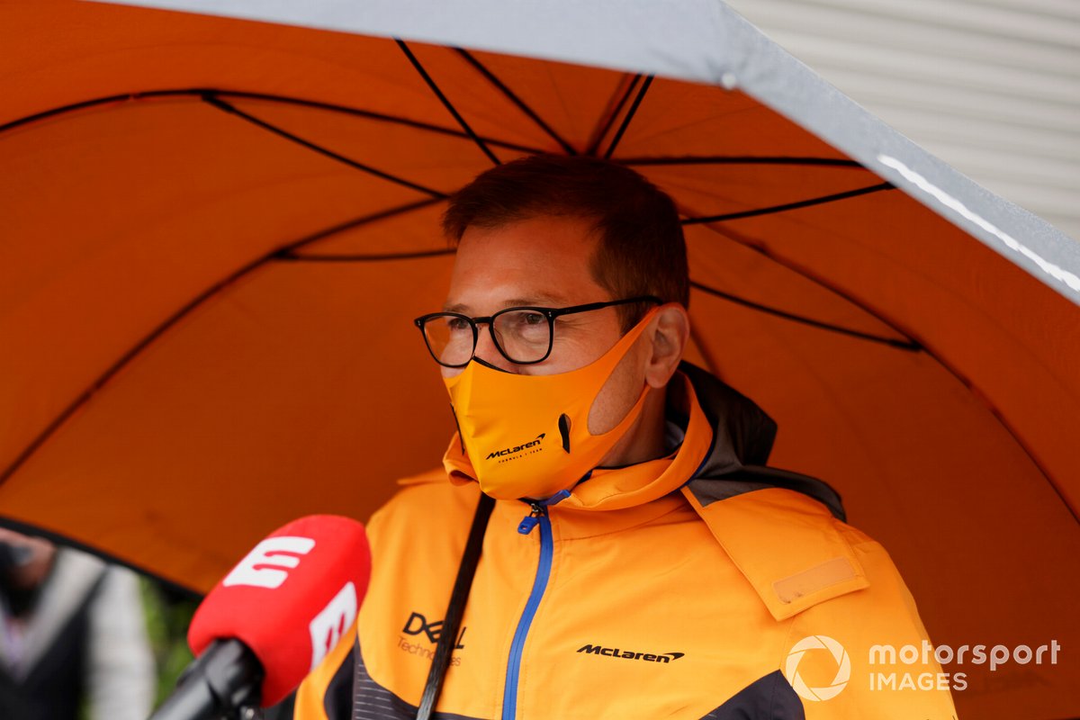 Andreas Seidl, Team Principal, McLaren, est interviewé