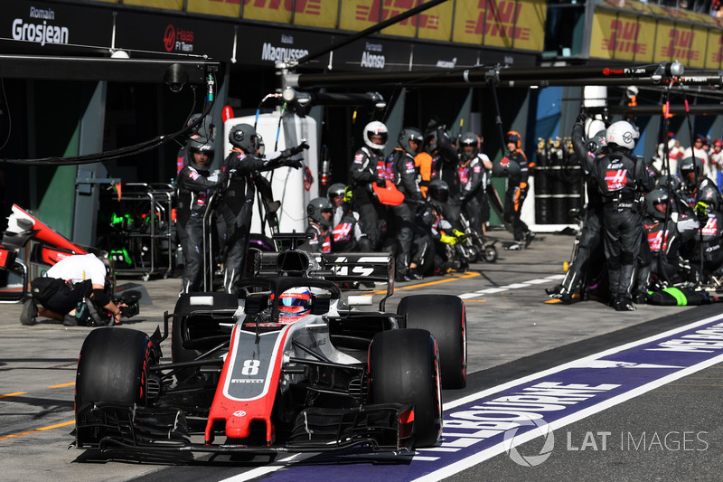 Romain Grosjean, arrêt au stand du Haas F1 Team VF-18