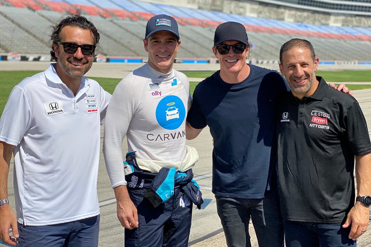 Les chargeurs de Chip - Dario Franchitti, Jimmie Johnson, Scott Dixon et Tony Kanaan. 