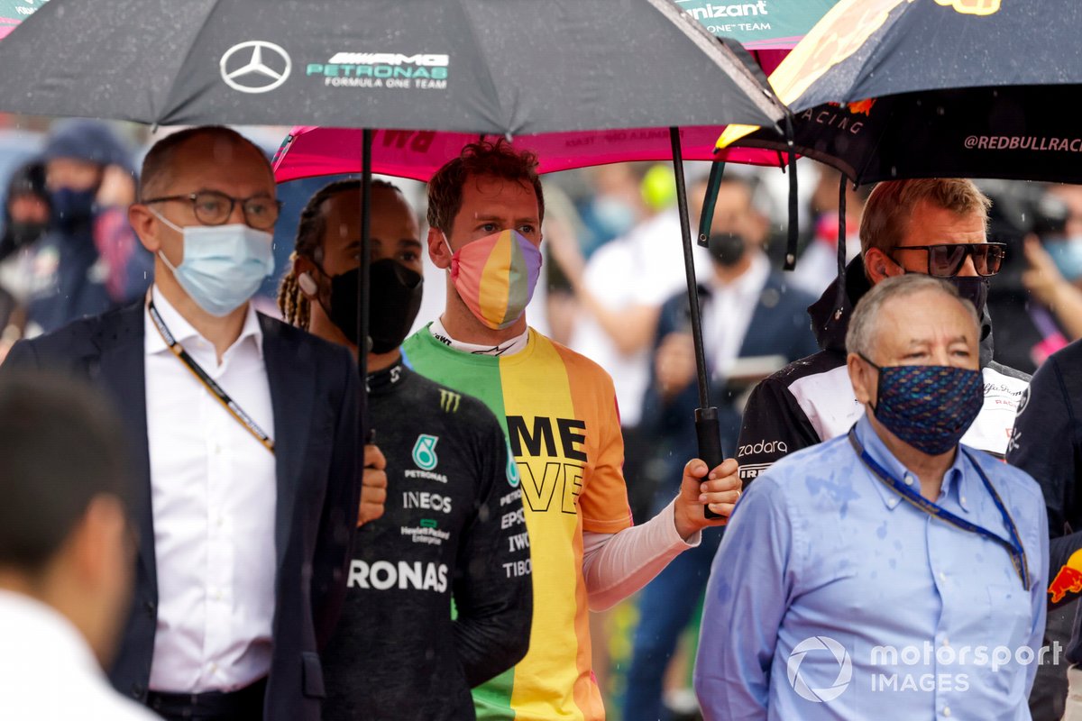 Stefano Domenicali, PDG, Formule 1, Lewis Hamilton, Mercedes, et Sebastian Vettel, Aston Martin, Jean Todt, Président, FIA, sur la grille