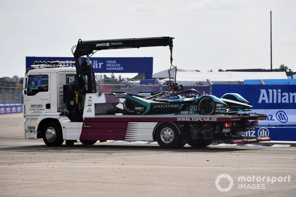 La voiture accidentée de Mitch Evans, Jaguar Racing, Jaguar I-TYPE 5
