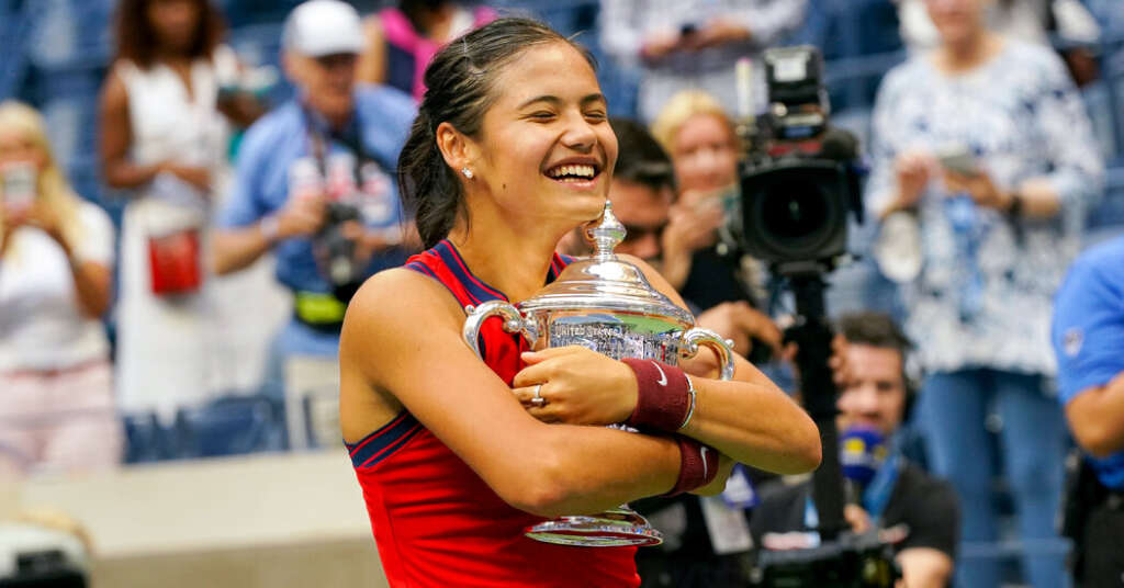 Emma Raducanu remporte l’US Open sans perdre un set