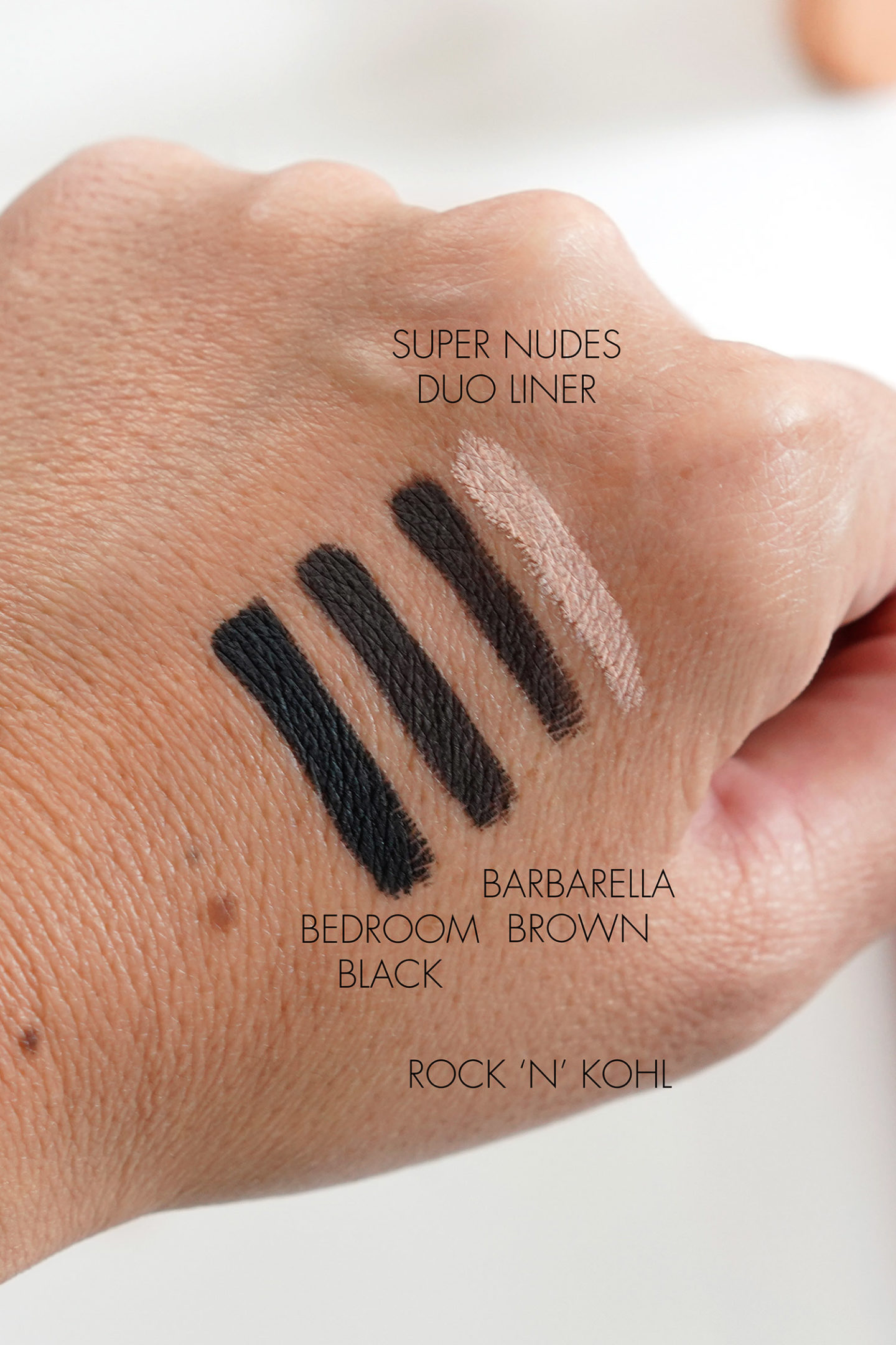 Échantillons Super Nudes Duo Liner de Charlotte Tilbury |  Le Lookbook Beauté