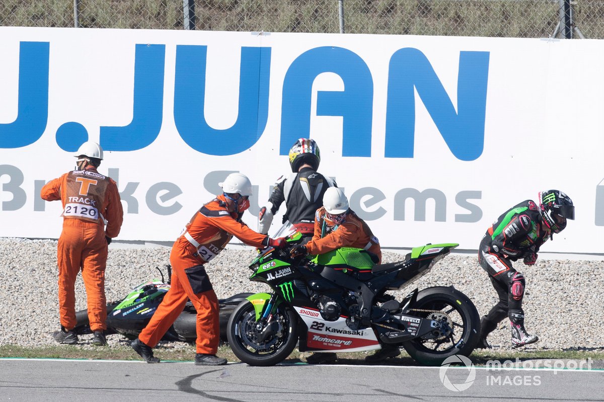 Alex Lowes soigne son poignet après avoir été récupéré par Lachlan Epis