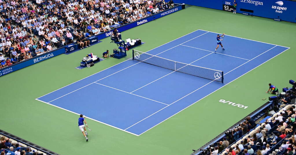 Medvedev a une avance de deux sets sur Djokovic