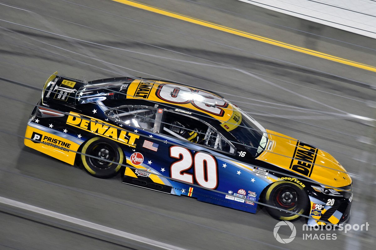 Christopher Bell, Joe Gibbs Racing et Toyota Camry DEWALT saluent les premiers intervenants