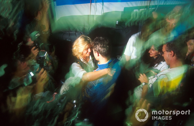 Corinna Schumacher félicite Michael Schumacher, Benetton