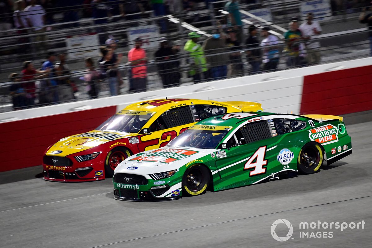 Kevin Harvick, Stewart-Haas Racing, Ford Mustang Hunt Brothers Pizza, Joey Logano, Team Penske, Ford Mustang Shell Pennzoil