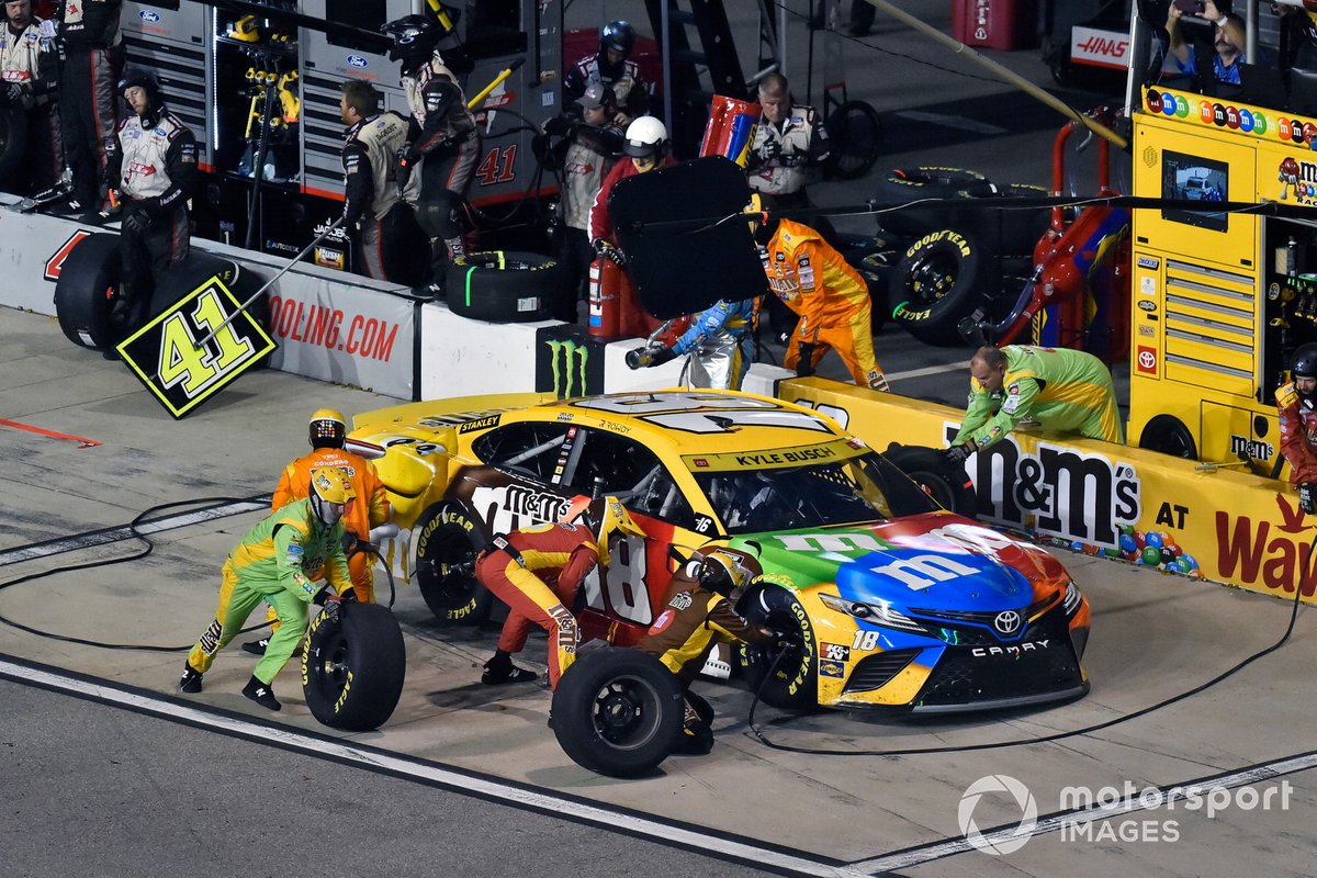 Kyle Busch, Joe Gibbs Racing, Toyota Camry M&M's