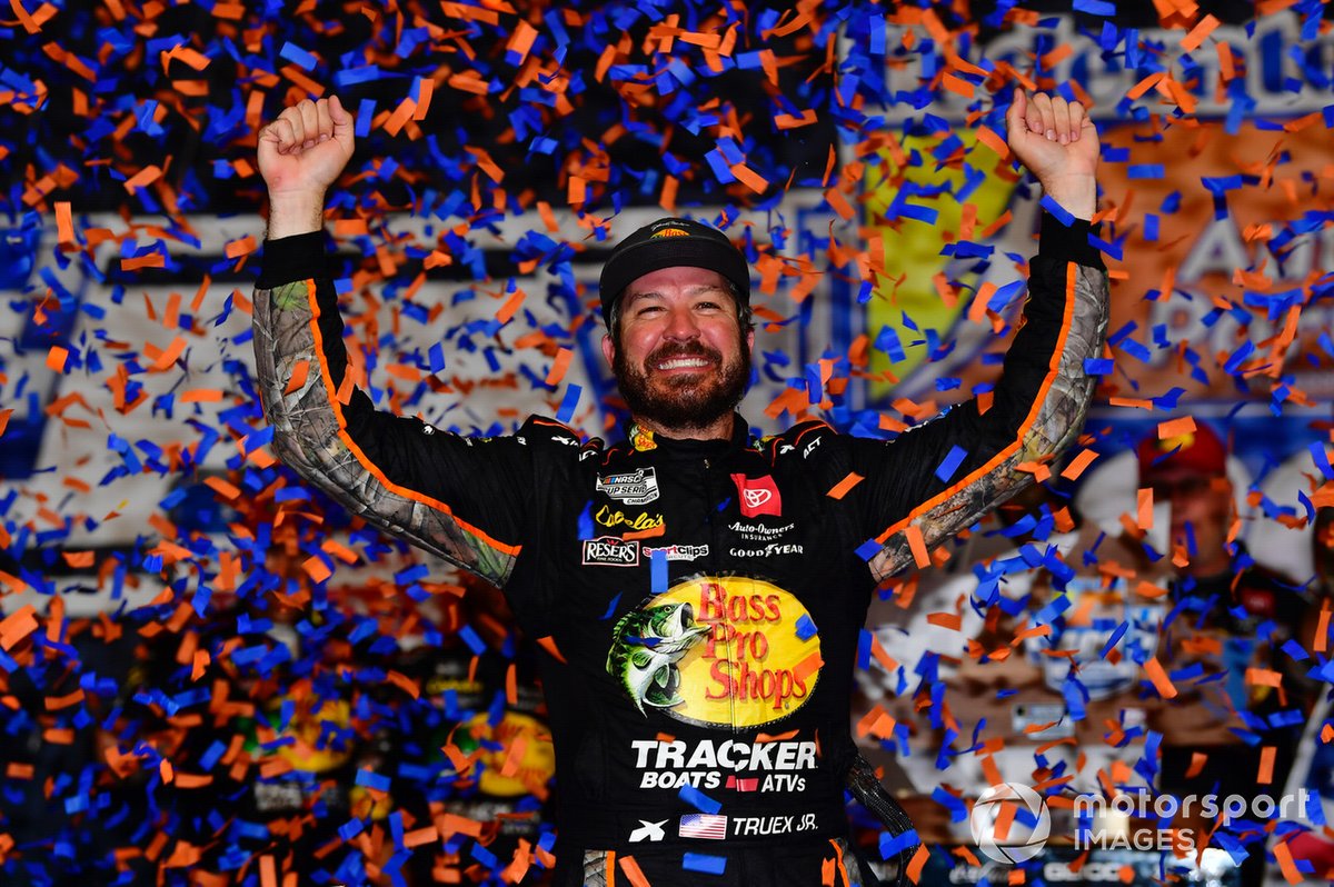 Vainqueur de la course Martin Truex Jr., Joe Gibbs Racing, Toyota Camry