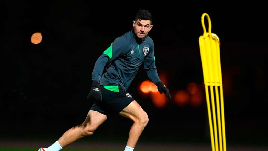Kenny dit que Robinson «infectieux» est vilipendé pour sa position sur le vaccin alors que le skipper irlandais se joint à sa défense