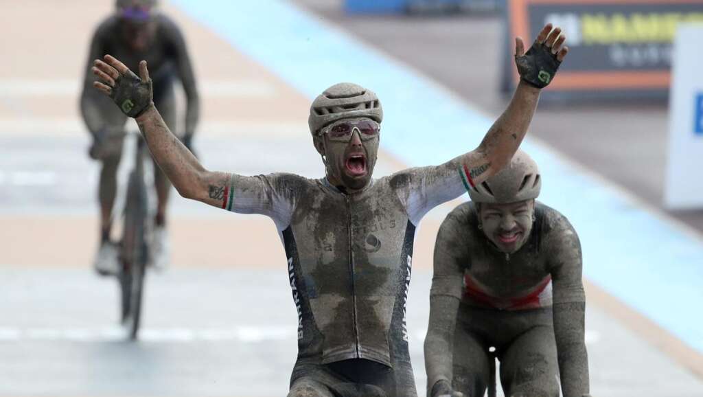Colbrelli se bat contre la pluie et la boue pour remporter la victoire inhabituelle de Paris-Roubaix