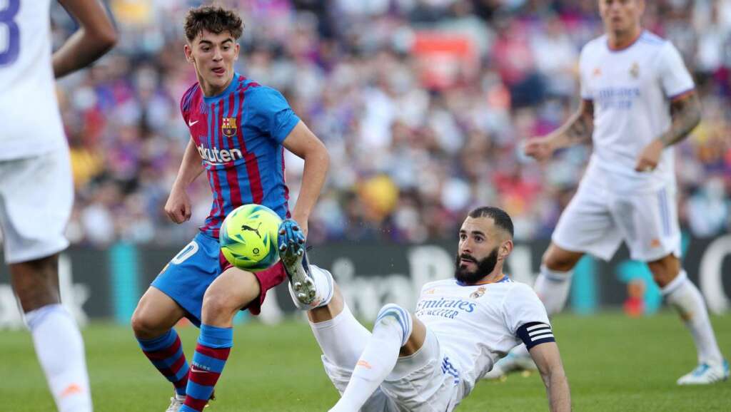 Le Real Madrid devance ‘El Clasico’ alors que les fans de Barcelone entourent la voiture de Ronald Koeman après le match