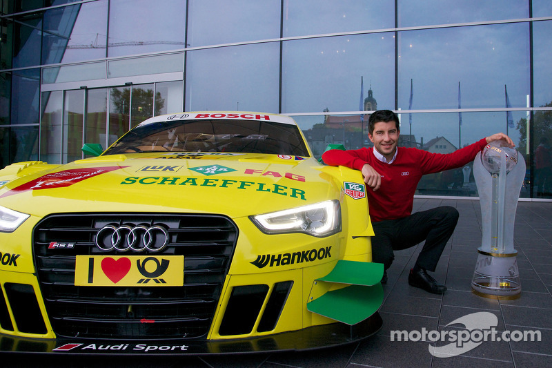 Le champion 2013 Mike Rockenfeller visite l'usine Audi