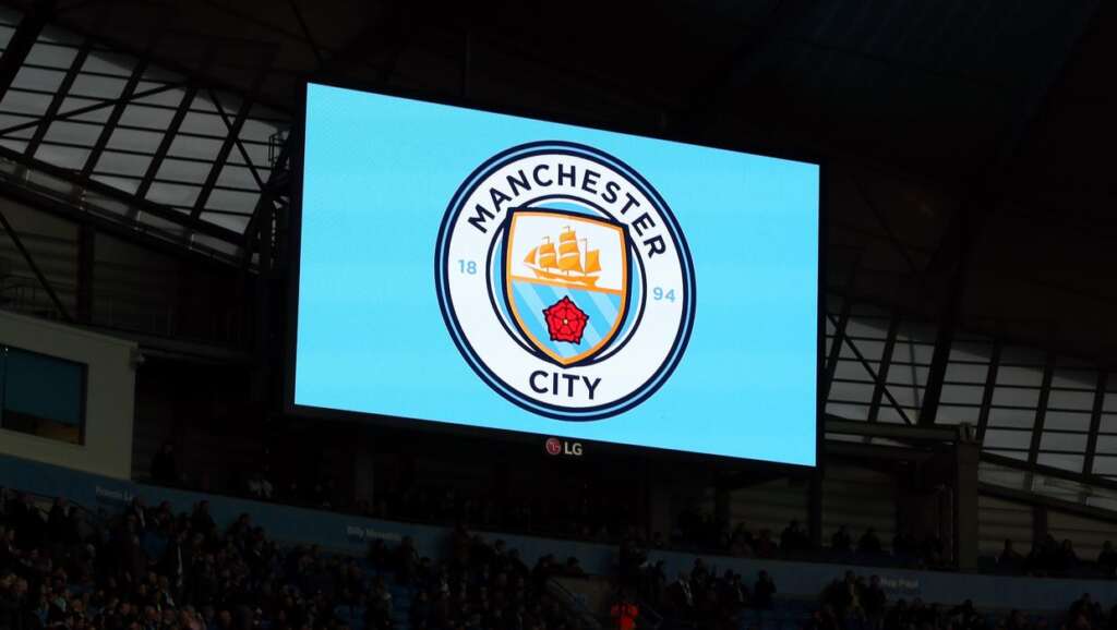 Quatre anciens joueurs de Manchester City ont reçu des médailles pour leur titre de 1967-68