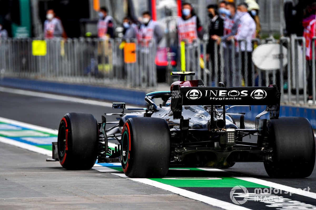 Valtteri Bottas, Mercedes W12, dans la voie des stands