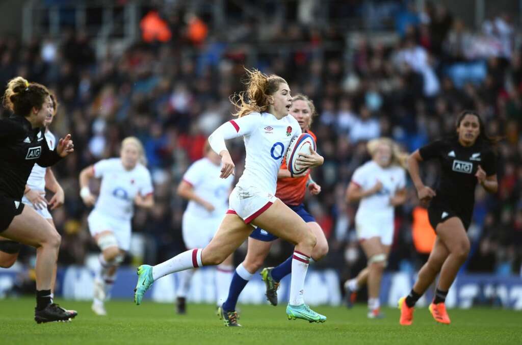 Holly Aitchison, «douée», élève le jeu à ses débuts alors que l’Angleterre comble le vide d’Emily Scarratt