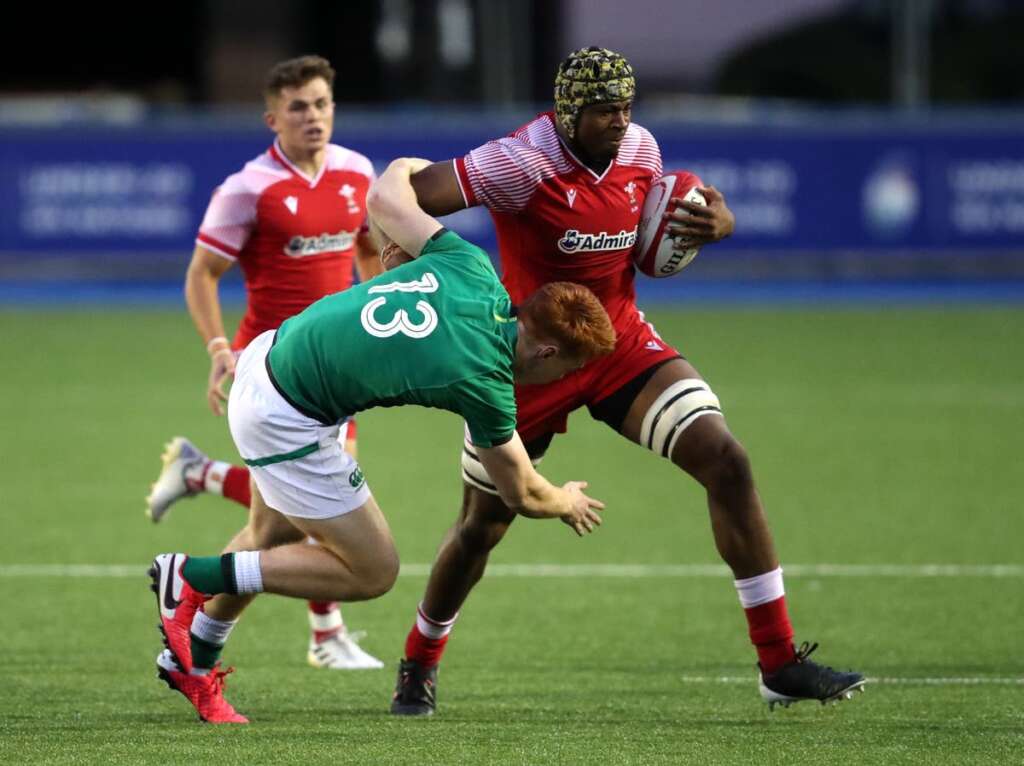Christ Tshiunza est prêt pour une « grande expérience d’apprentissage » pour ses débuts au Pays de Galles, selon Wayne Pivac