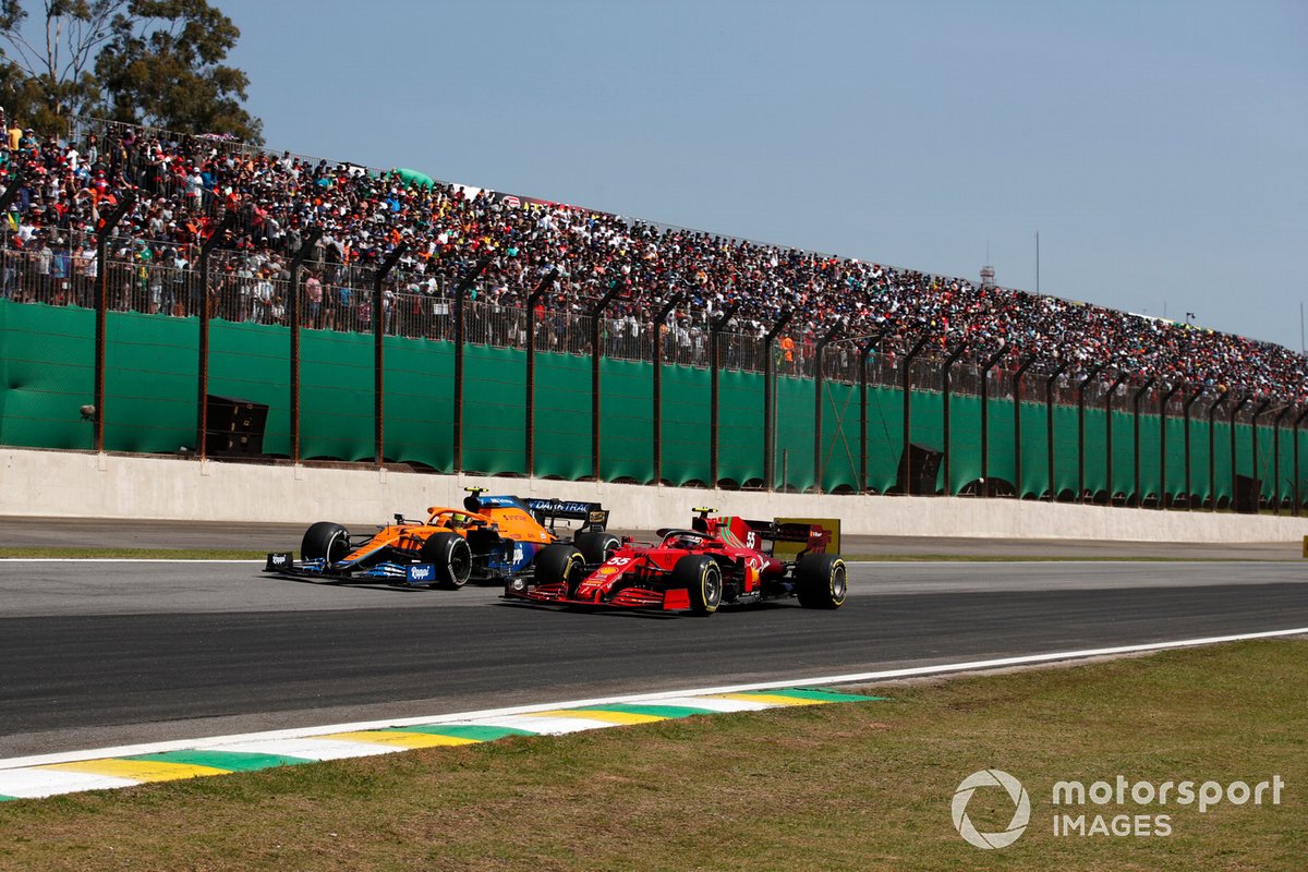 Lando Norris, McLaren MCL35M, batailles avec Carlos Sainz Jr., Ferrari SF21