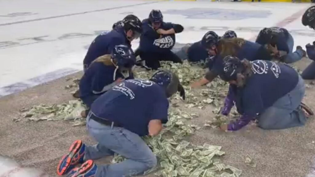 Vidéo du vol d’argent des enseignants des Stampede de Sioux Falls dans le Dakota du Sud, United States Hockey League